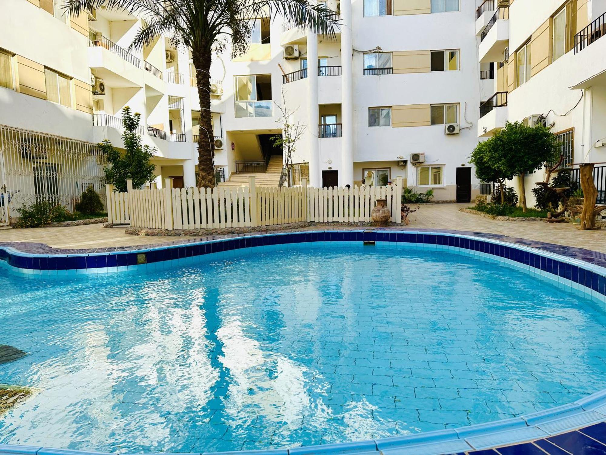 Lotus Elegant Pool View Apartament