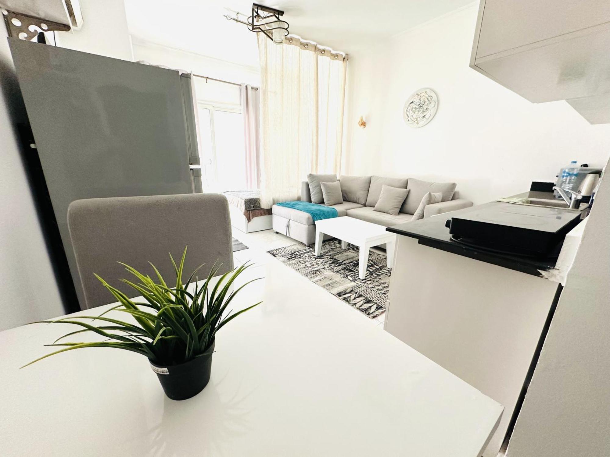 Apartment Lotus Elegant Pool View *